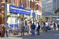 У входа в школу